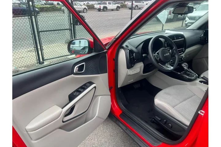 $18400 : 2022 Soul S image 9