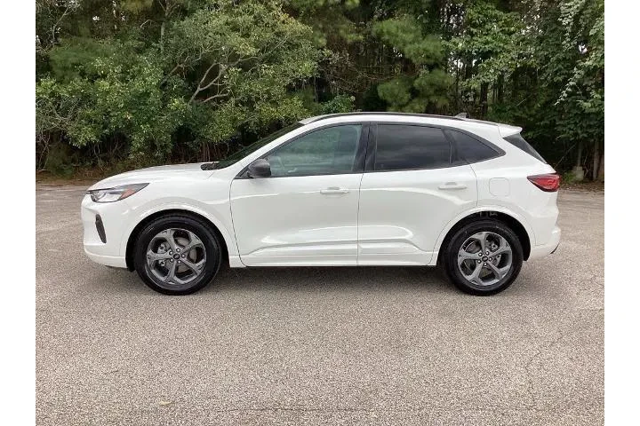 $18827 : Ford Escape 2023 ST-Line 4dr image 6
