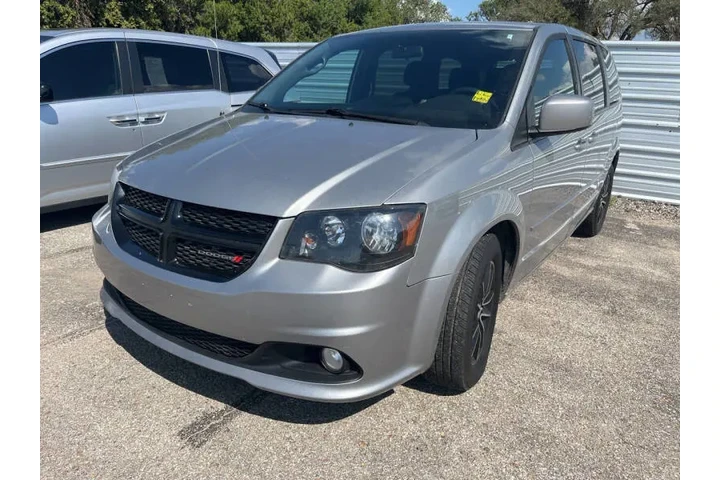 2016 Grand Caravan SXT image 2