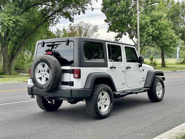 2014 Wrangler Unlimited Sport image 8