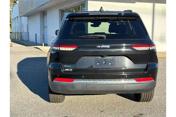 $27900 : Jeep Grand Cherokee 2022 4x4 image 3