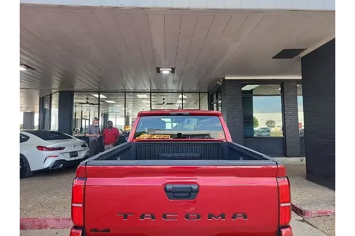 $39182 : Toyota Tacoma 2025 4x4 SR5 4 image 10