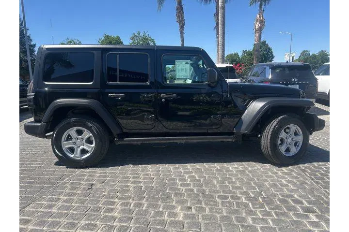 $25995 : Jeep Wrangler Unlimited 2022 image 5