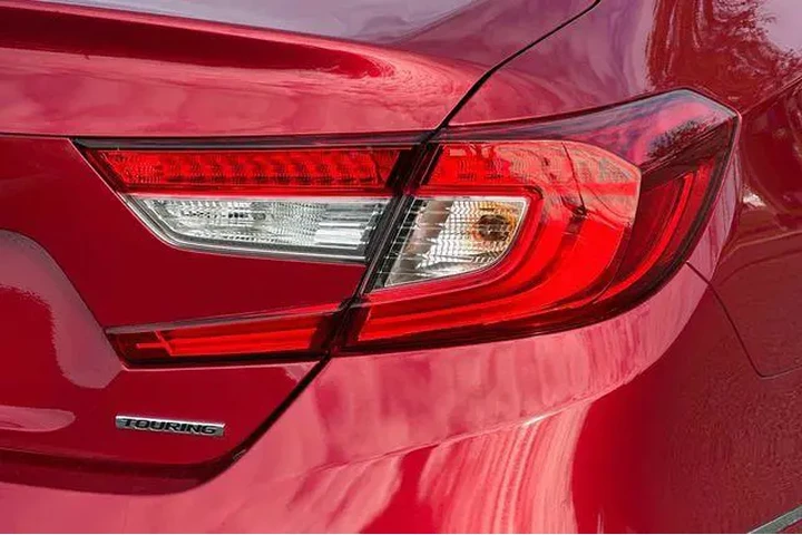 $22729 : Honda Accord 2018 Touring 4d image 9