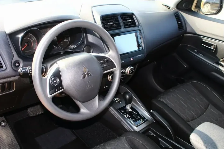 $20000 : Mitsubishi Outlander Sport 2 image 2