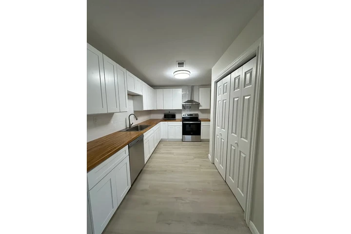 $1300 : Apartamento en Renta image 2