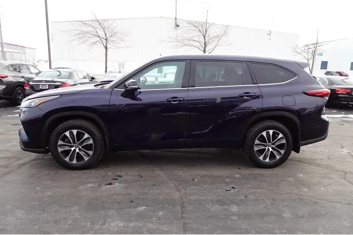 $32995 : 2020 HIGHLANDER image 5