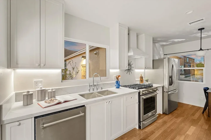 $2000 : HOUSE FOR RENT image 5