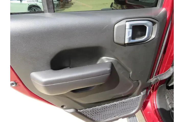 $38991 : Jeep Wrangler Unlimited 2021 image 10