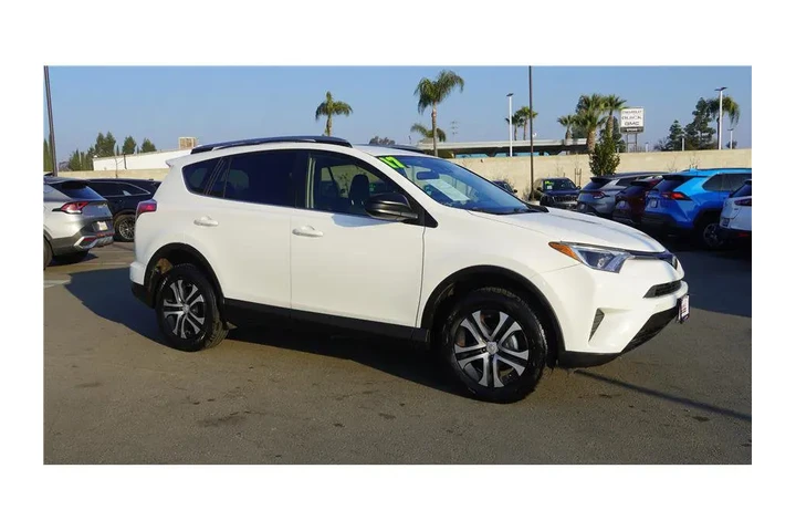 $14984 : 2017 RAV4 LE image 4