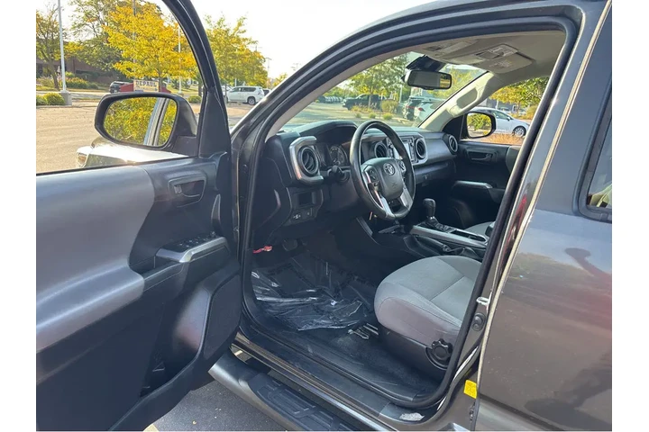 $35000 : Gold Certified2019 Tacoma 4WD image 2