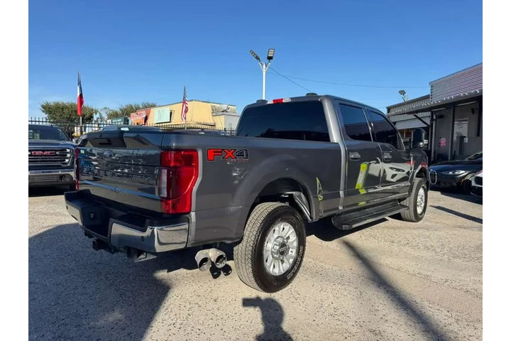 2022 F-250 SD XLT image 4