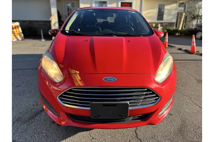 2015 Fiesta SE image 8