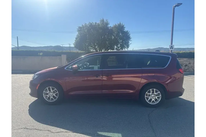 $19127 : Chrysler Voyager 2022 LX 4dr image 5