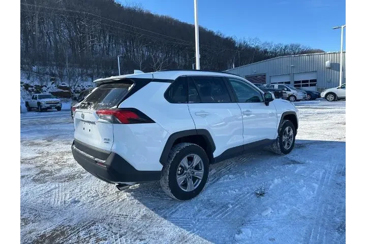 $31995 : Toyota RAV4 2025 AWD XLE 4dr image 9