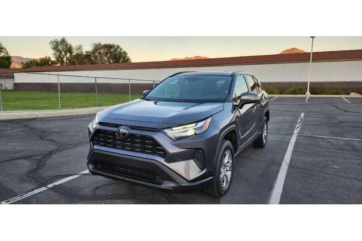 $26200 : 2022 RAV4 XLE image 5