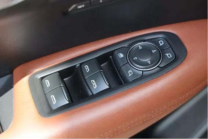 $39850 : Cadillac XT5 2024 Premium Lu image 3