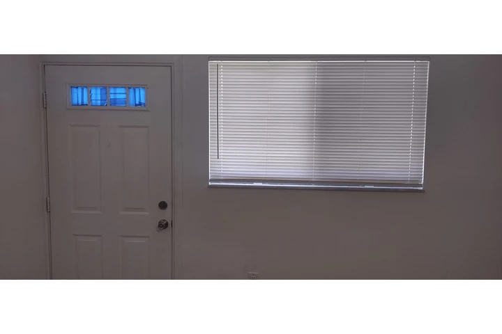 $1000 : Alquilo anexo persona sola image 9