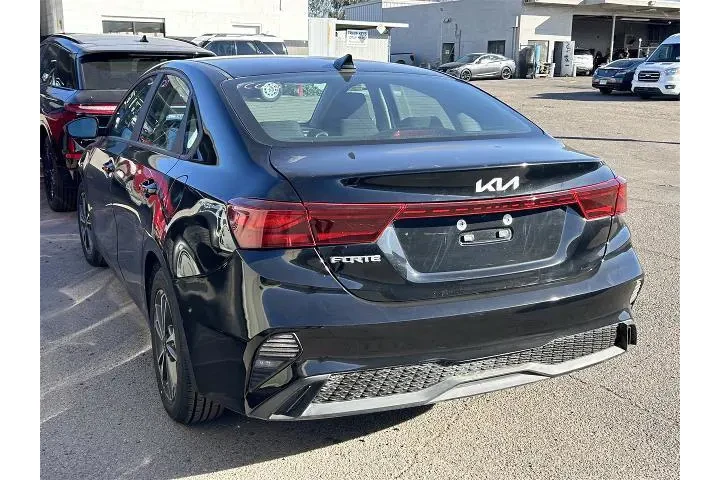 $13749 : Kia Forte 2023 LXS 4dr Sedan image 5