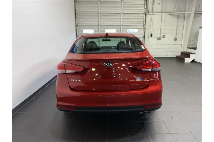 $13989 : Kia Forte 2018 S 4dr Sedan image 3