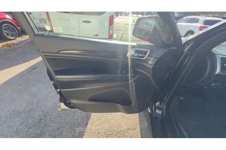 $19288 : Jeep Grand Cherokee 2019 4x4 image 9