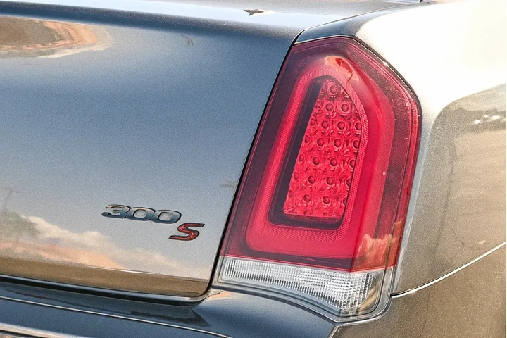 Chrysler 300 2023 S V6 4dr S image 9