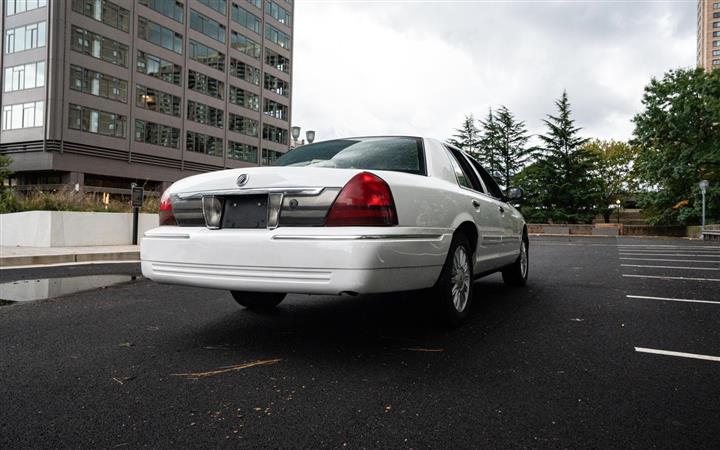 $10250 : 2010 MERCURY GRAND MARQUIS image 4