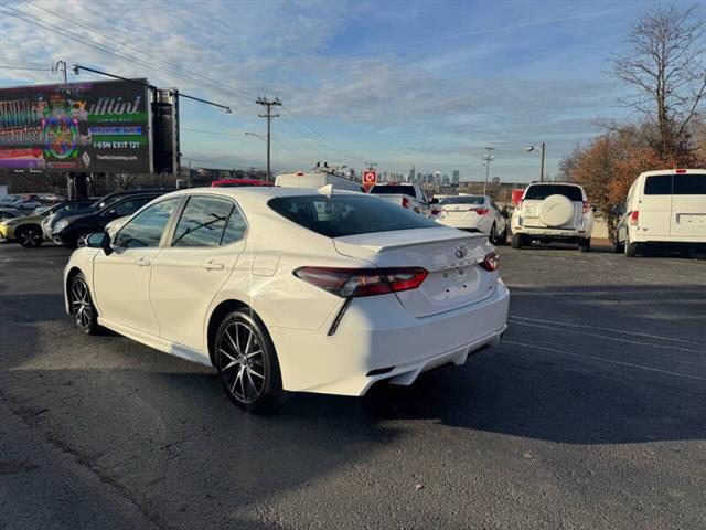 $17495 : 2021 Camry SE image 10