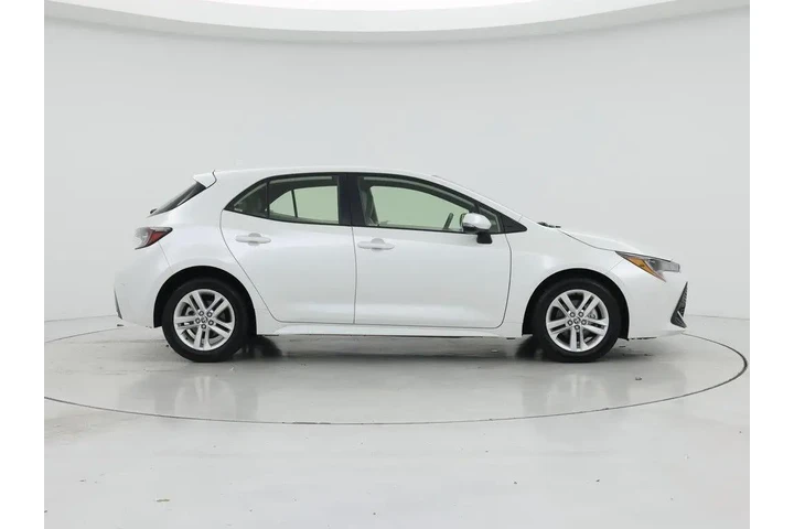 $21998 : Toyota Corolla Hatchback 202 image 7