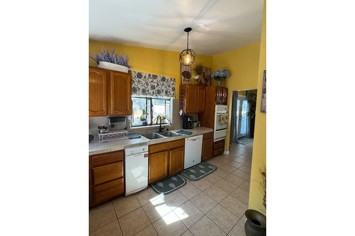 $749000 : Farm House on Horse Property image 8