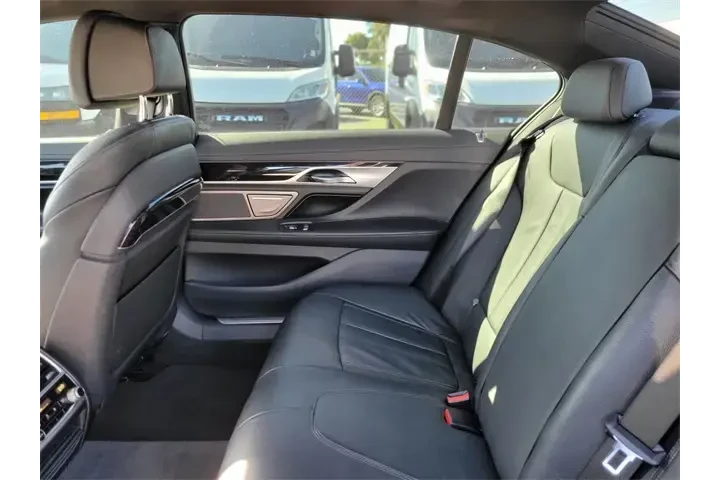$27291 : BMW 7 Series 2019 740i 4dr S image 8