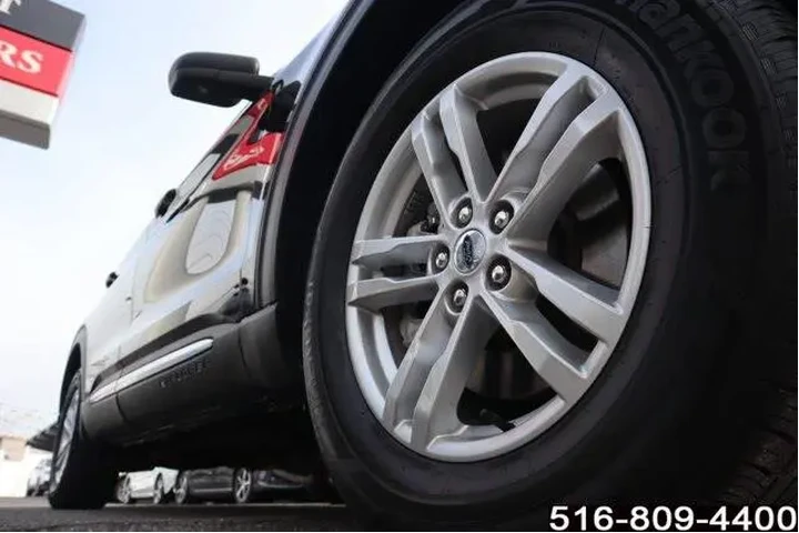 $30447 : Ford Explorer 2022 AWD XLT 4 image 8