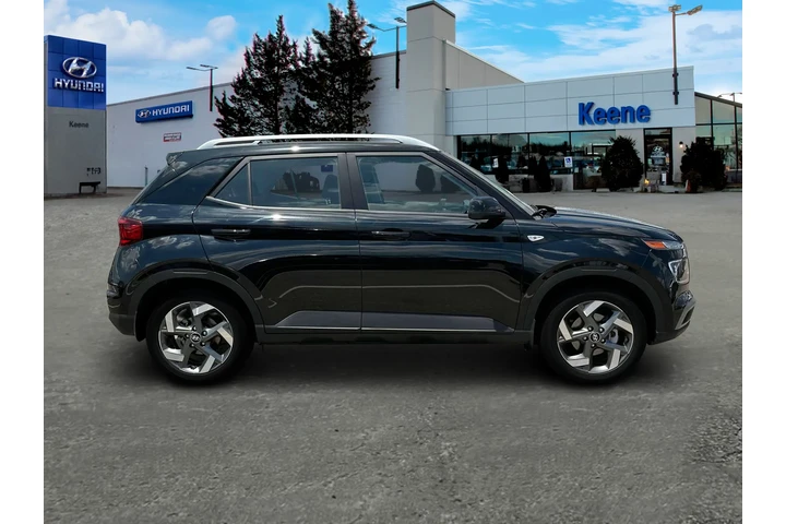 $22195 : Hyundai VENUE 2025 SEL 4dr C image 9