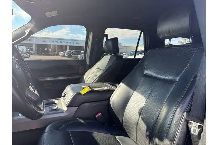 $16997 : Ford Expedition 2018 4x4 XLT image 8