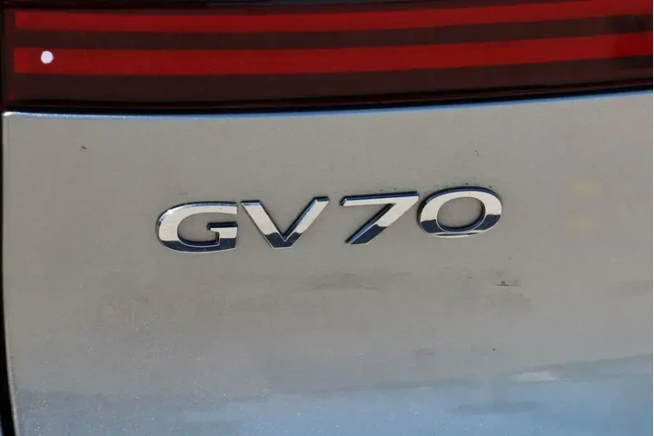 $33500 : Genesis GV70 2023 AWD 2.5T S image 9