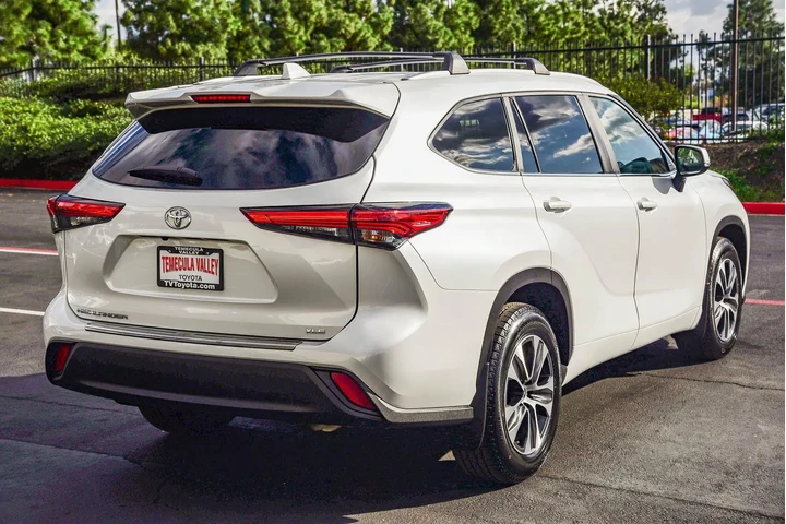 $36498 : Toyota Highlander 2023 XLE 4 image 7