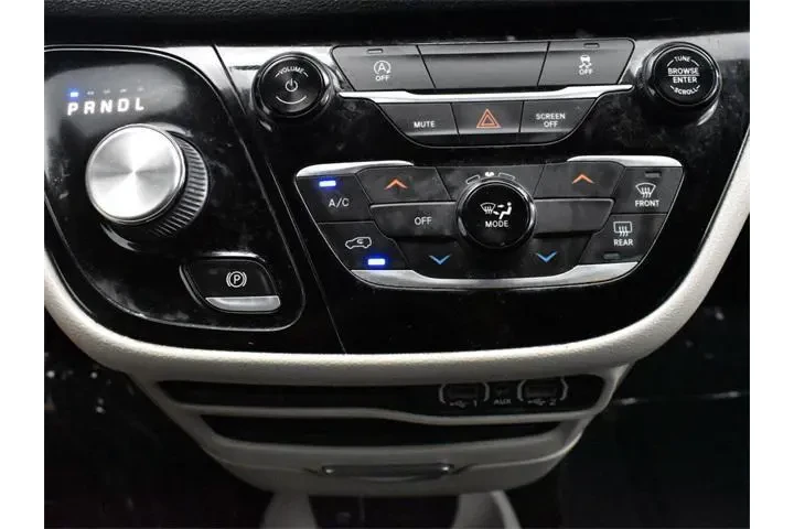 $17659 : Chrysler Voyager 2021 L 4dr image 7