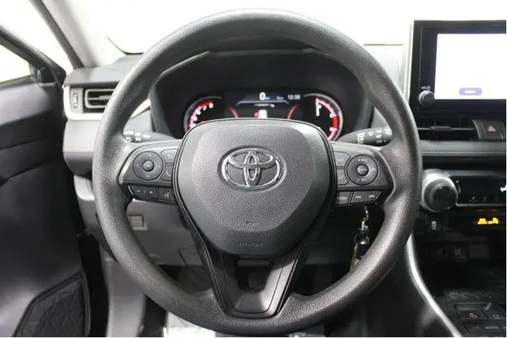 $29928 : Toyota RAV4 2024 AWD LE 4dr image 9