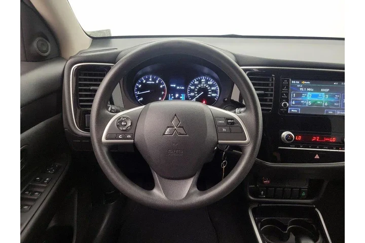 $16998 : Mitsubishi Outlander 2020 ES image 10