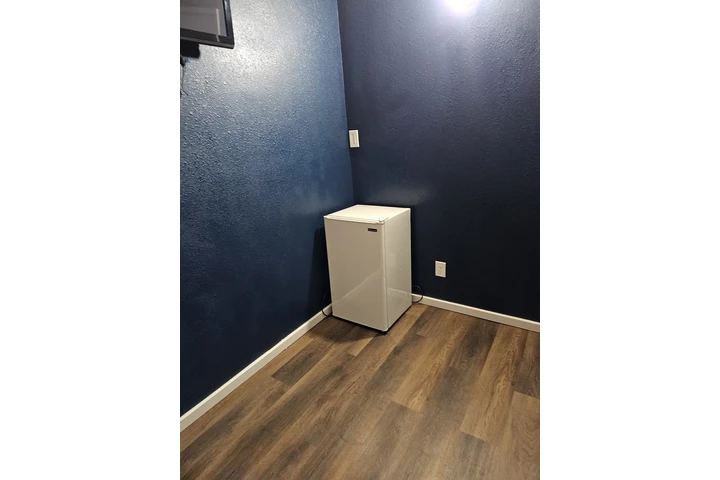$750 : Cuarto en Perris CA image 3
