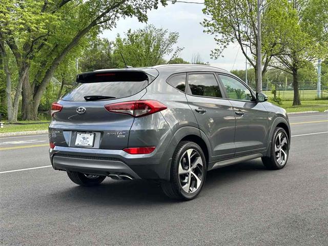 2016 Tucson Sport image 9