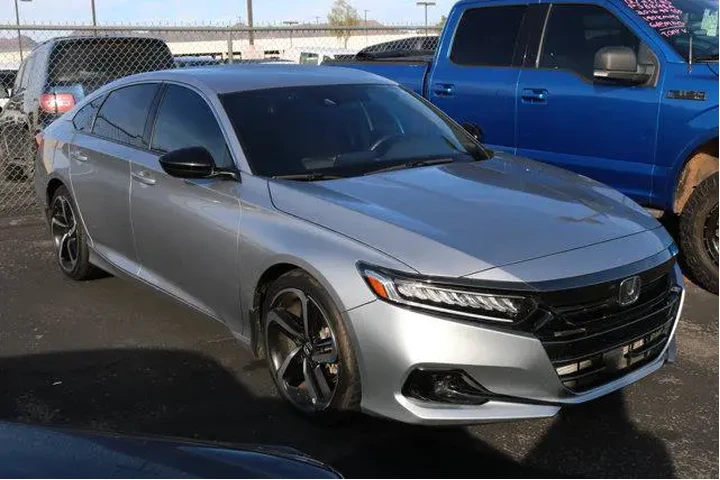 $23673 : Honda Accord 2022 Sport 4dr image 2
