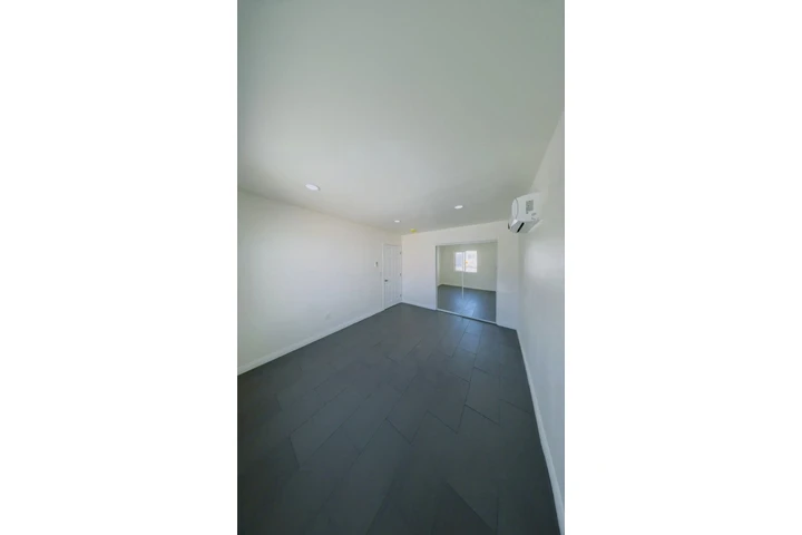 $2000 : CASA 1 HABITACION SOUTH GATE!! image 10