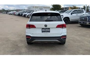 $21295 : Volkswagen Taos 2024 SE 4dr thumbnail