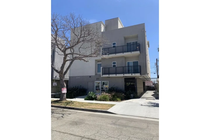 $1990 : 2 Bedroom Apt in James M Wood image 1