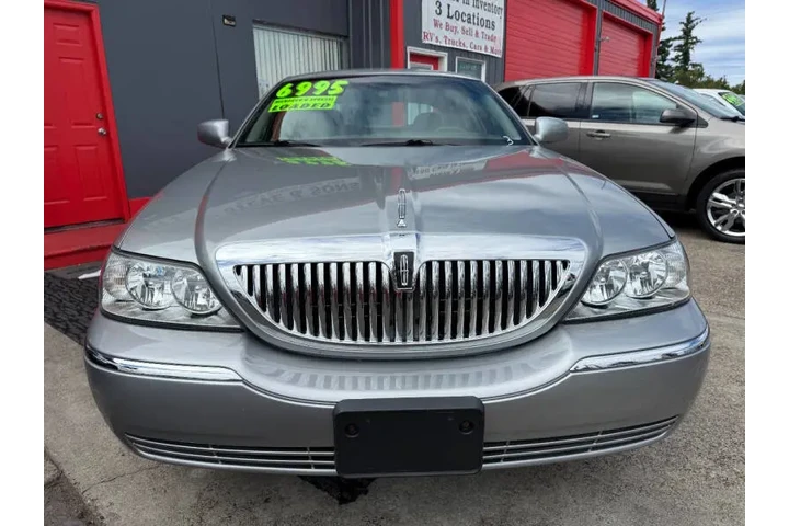 2006 Town Car Signature image 5