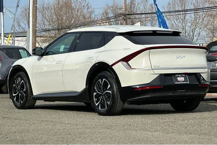 $26490 : Kia EV6 2024 Wind 4dr Crosso image 9
