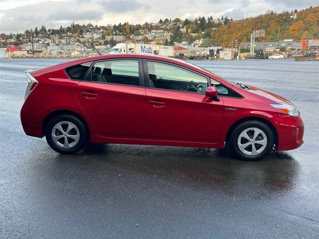 $13988 : 2013 Prius Two image 9