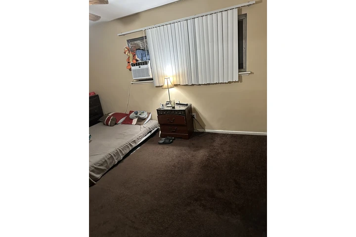 $875 : Renta Cuarto Grande image 6