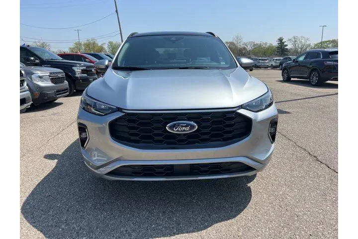 $27658 : Ford Escape 2023 AWD ST-Line image 2